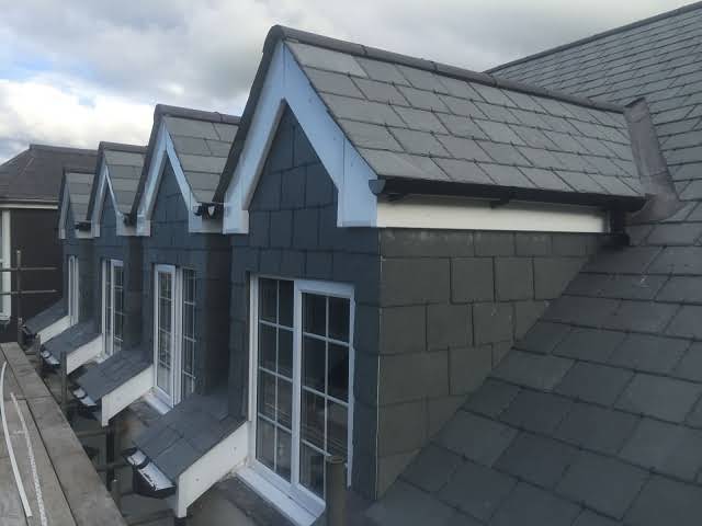 Bề mặt của ngói đá Lai Châu được làm thô nhám